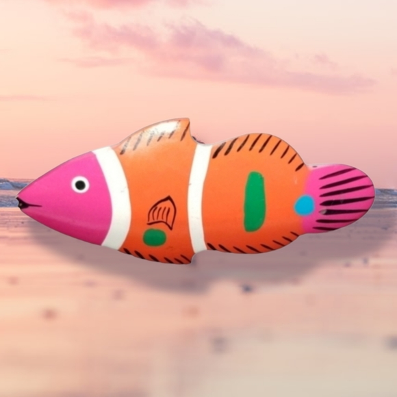 Vintage Accessories - Vintage 1970s Hand Painted Tropical Fish Scarf Clip